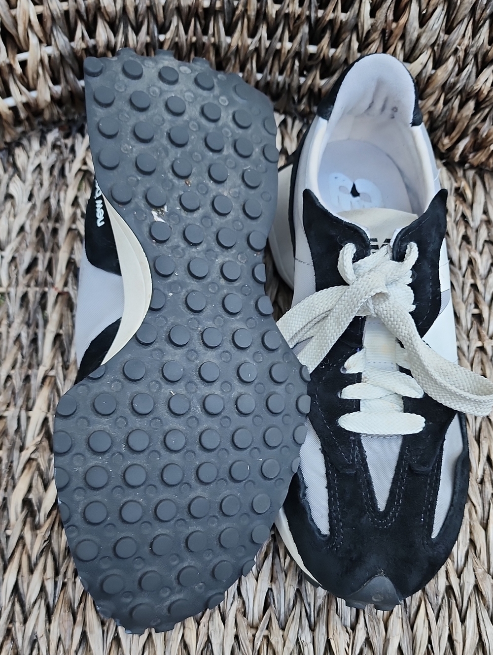 New Balance 327 Black And White Causal Sneakers - Picture 3 of 7